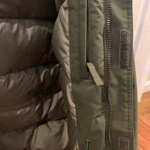 Eddie Bauer Parka/Men’s Adult Medium/Olive color with fur lined, removable hood.